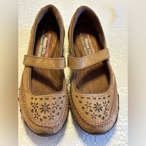 Skechers womens brown Mary Janes shoes 7.5 air cooled comfort